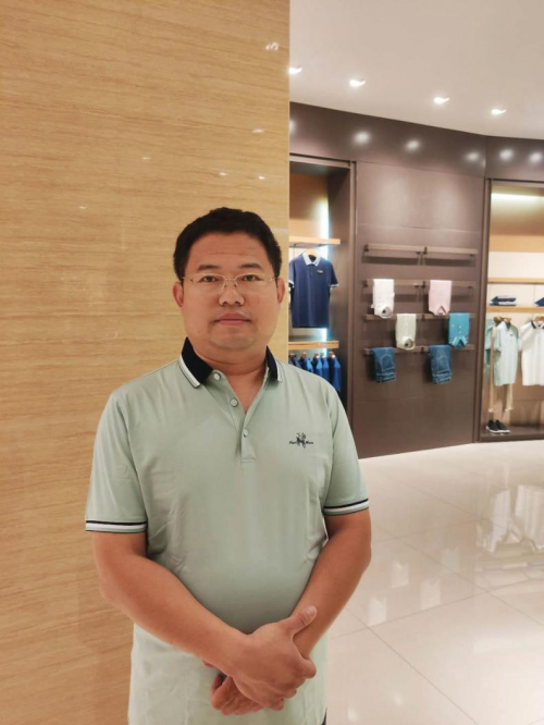 侯锐：用爱心与细心打造教育服务新标杆